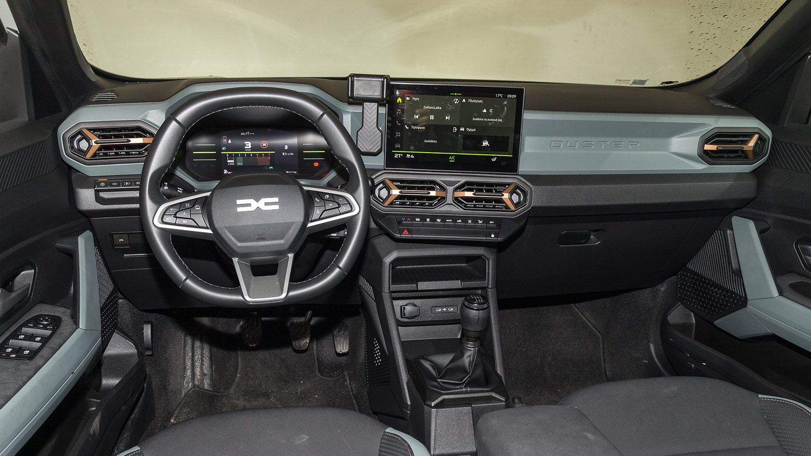 Dacia Duster. Πόσο καλό είναι σε εξοπλισμό άνεσης και ασφάλειας.
